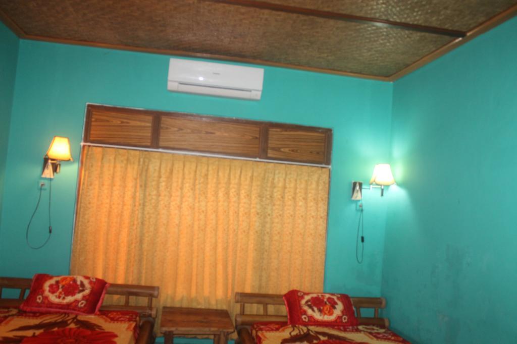 Rona Accommodation Ubud Habitación foto